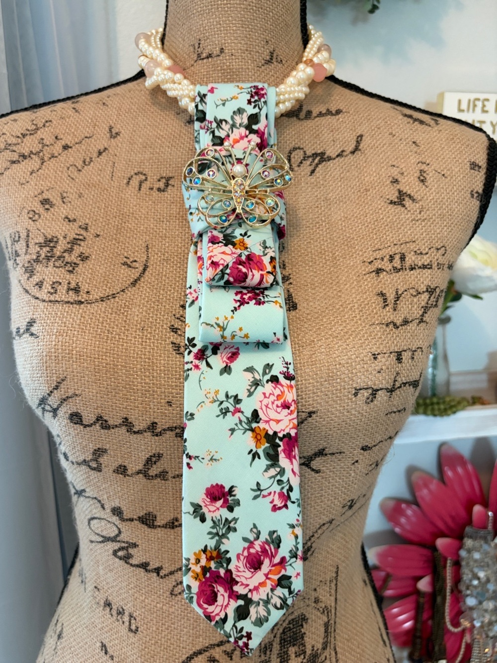 Floral Mint Neck Tie on Faux Pearl Necklace Decorative Butterfly Accent Brooch